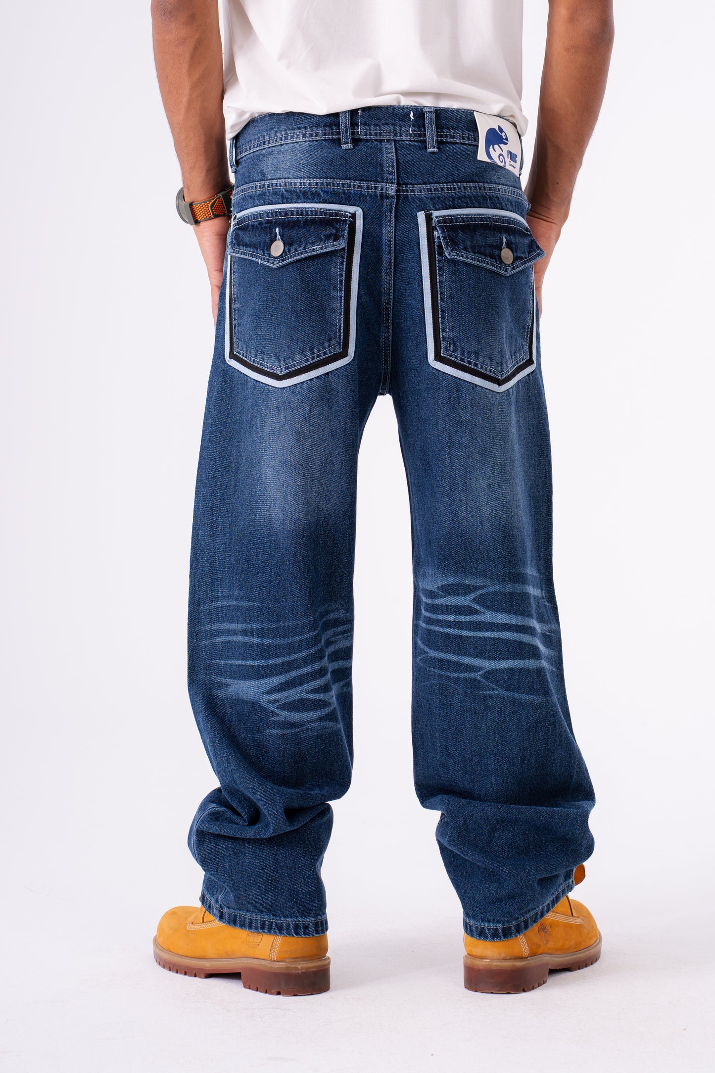 WHITE POCKET DARK BLUE BAGGY