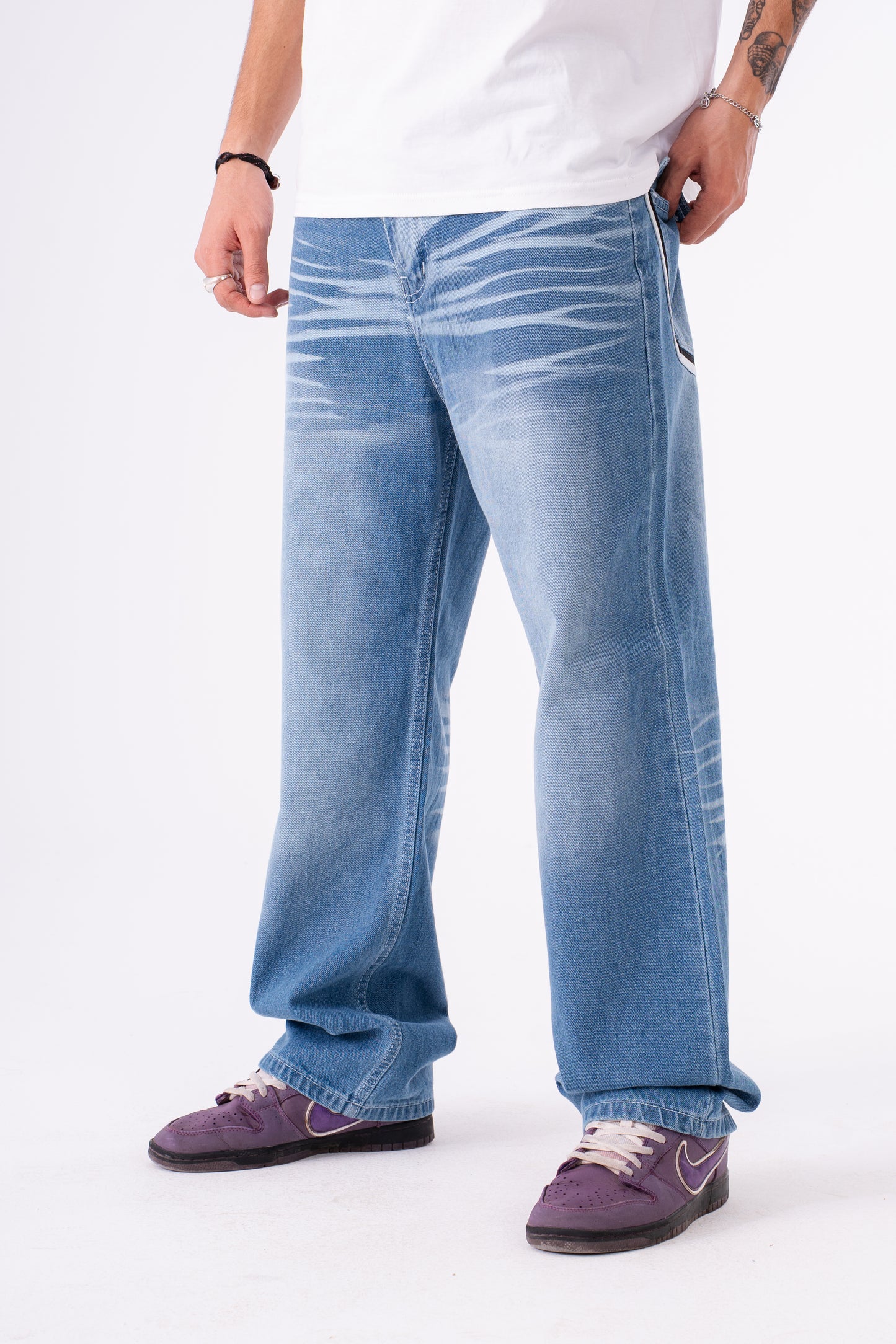 WHITE POCKET LIGHT BLUE BAGGY