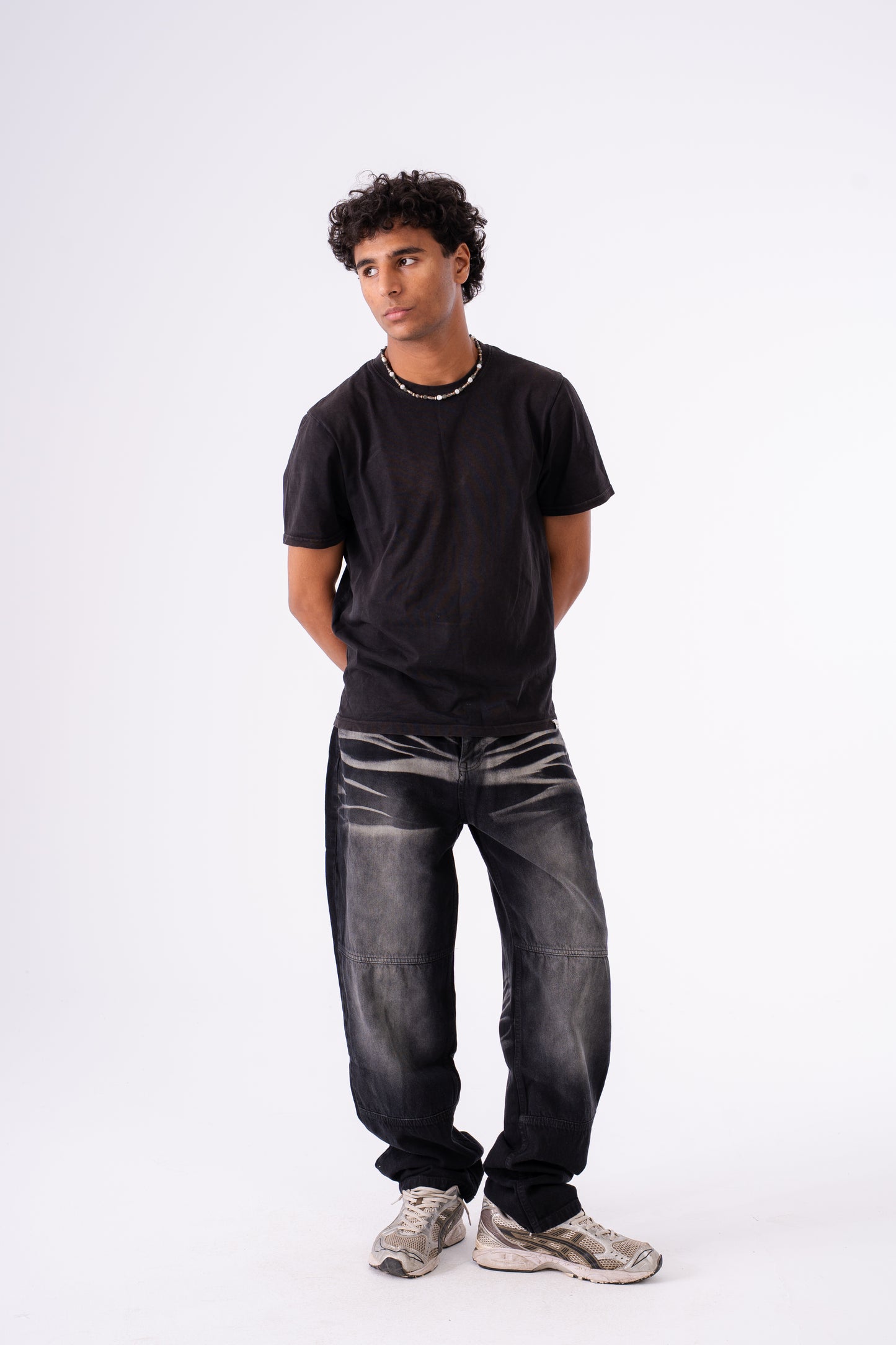 SCRATCHED BLACK BAGGY DENIM