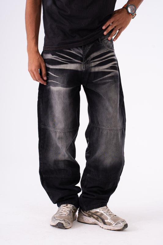 SCRATCHED BLACK BAGGY DENIM