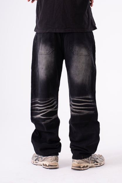 SCRATCHED BLACK BAGGY DENIM