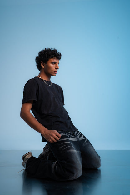 SCRATCHED BLACK BAGGY DENIM